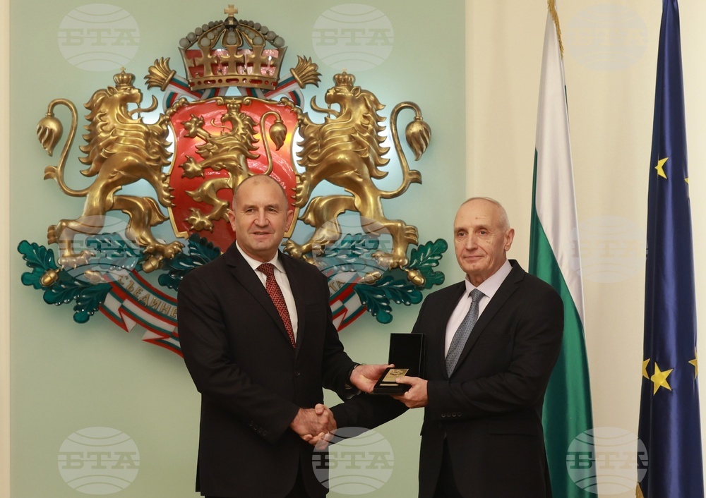 Румен Радев - Ден на народните будители - Почетен знак на президента - културни дейци - церемония - Светлозар Елдъров