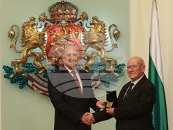 Румен Радев - Ден на народните будители - Почетен знак на президента - културни дейци - церемония - проф. Георги Михов