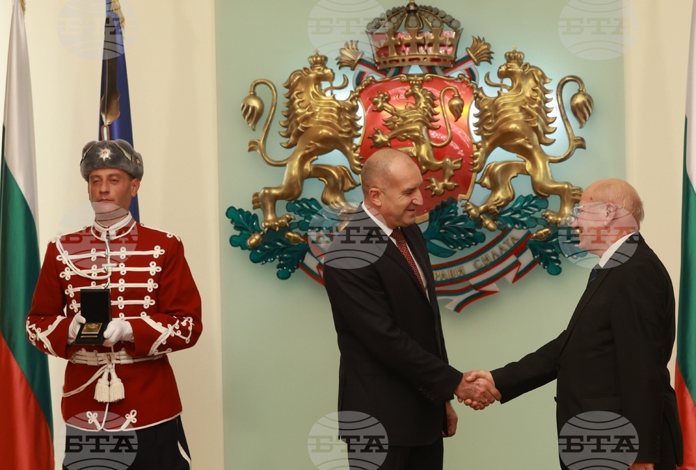 Румен Радев - Ден на народните будители - Почетен знак на президента - културни дейци - церемония - проф. Георги Михов