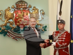 Румен Радев - Ден на народните будители - Почетен знак на президента - културни дейци - церемония - Ради Радев