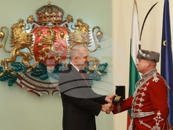 Румен Радев - Ден на народните будители - Почетен знак на президента - културни дейци - церемония - Ради Радев