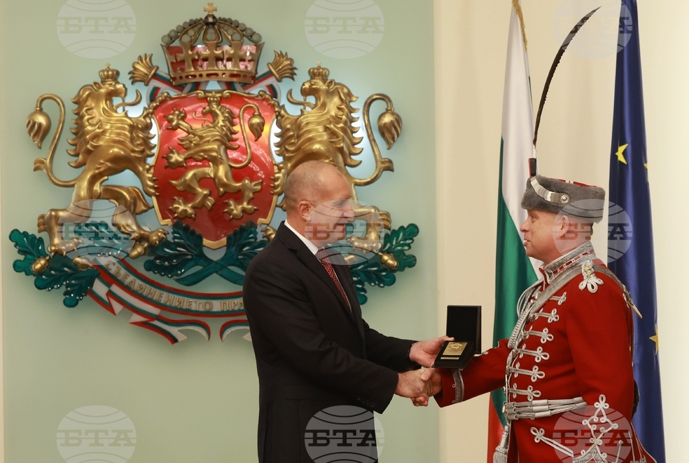 Румен Радев - Ден на народните будители - Почетен знак на президента - културни дейци - церемония - Ради Радев