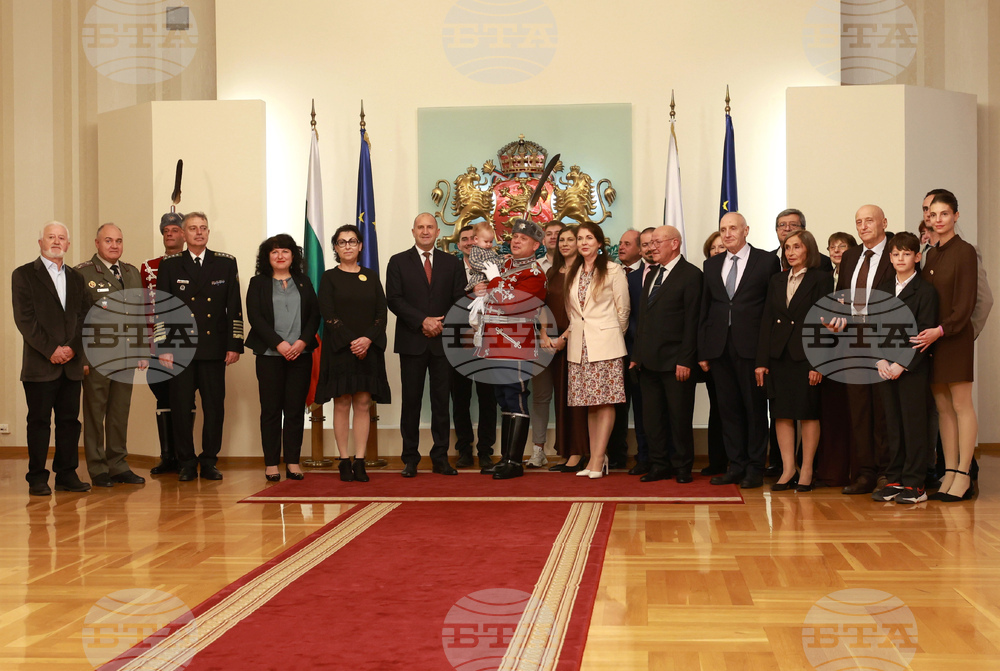 Румен Радев - Ден на народните будители - Почетен знак на президента - културни дейци - церемония