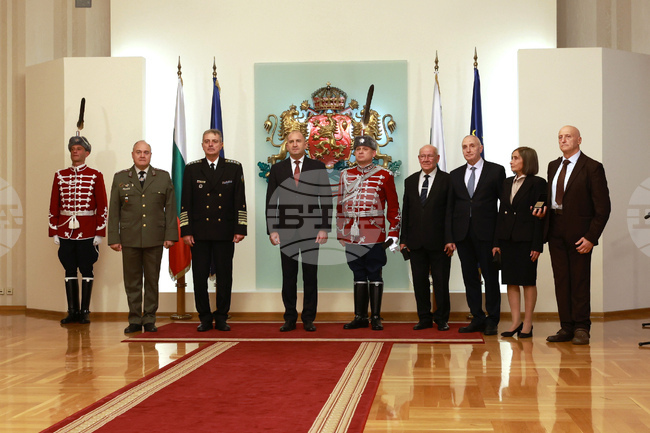 Румен Радев - Ден на народните будители - Почетен знак на президента - културни дейци - церемония