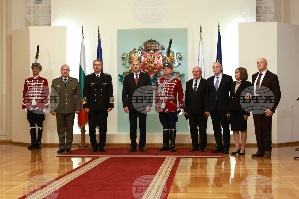 Румен Радев - Ден на народните будители - Почетен знак на президента - културни дейци - церемония