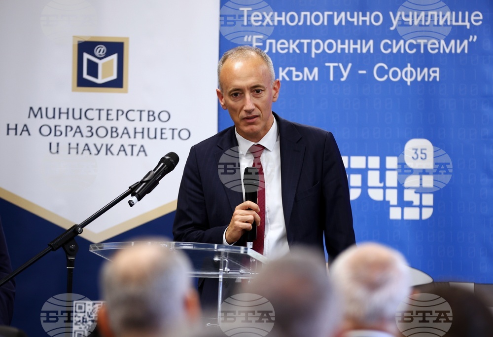 Ще се приеме решение на Министерския съвет за разширяване на Технологичното училище "Електронни системи", каза министър Красимир Вълчев