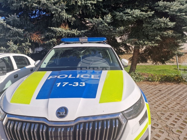 Контрабандни стоки с лога на известни търговски марки са конфискувани при полицейска акция в разградското село Брестовене