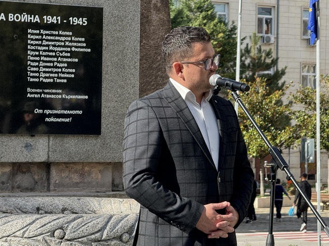 Областният управител д-р Неделчо Маринов участва в освещаването и откриването на обновения Паметник на загиналите за свободата и независимостта на България в Чирпан