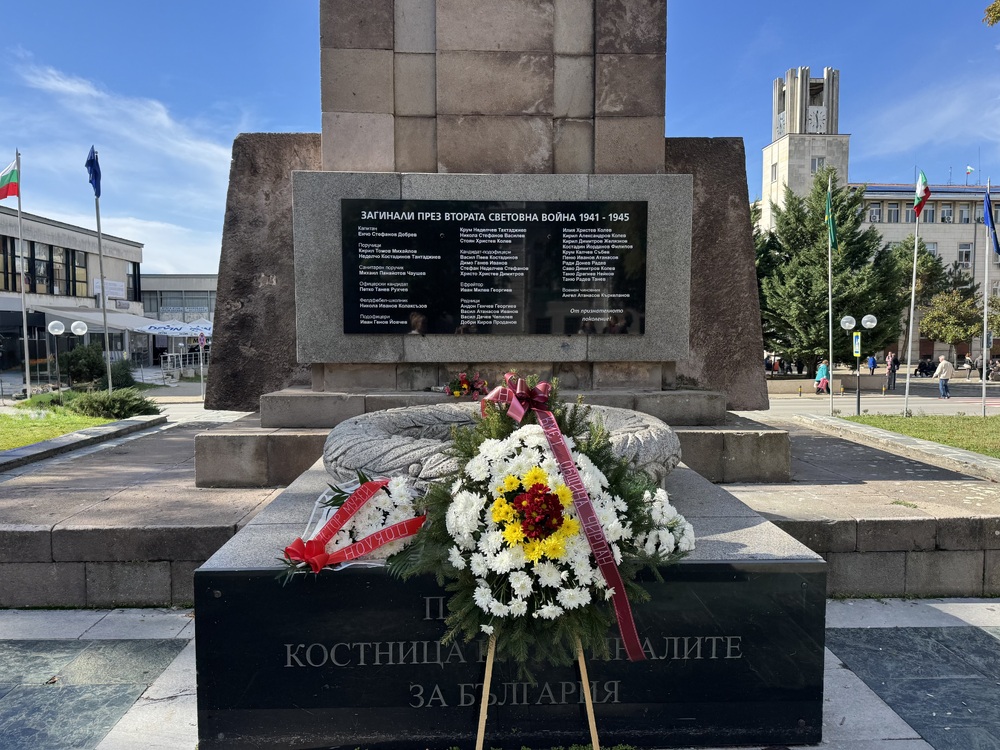 В Чирпан откриха обновения Паметник на загиналите за свободата и независимостта на България