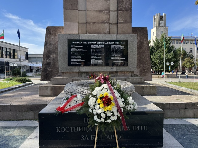 В Чирпан откриха обновения Паметник на загиналите за свободата и независимостта на България