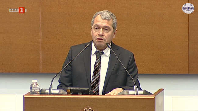 Фактът, че празнуваме Деня на народните будители, е доказателство за живия българския дух, заяви в декларация Тошко Йорданов