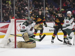 Wild Canucks Hockey