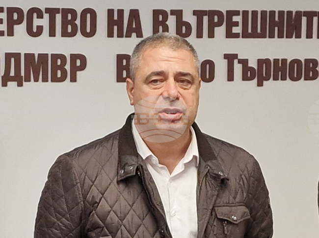 В област Велико Търново опорните пунктове на пътната мрежа се зареждат с необходимите за зимния сезон материали и техника