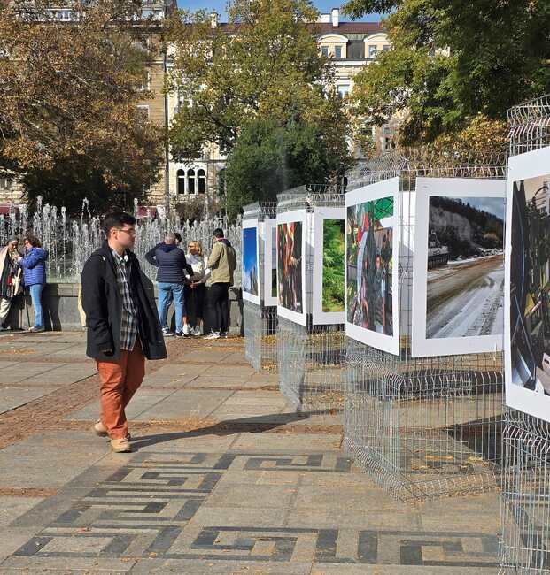 Observances of Land Forces Day Begin with Photo Exhibition