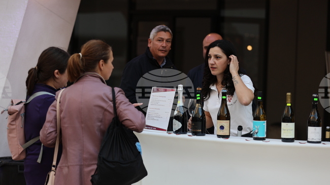 Над 40 български вина могат да опитат жителите и гостите на столицата днес и утре под куполите на Ларгото