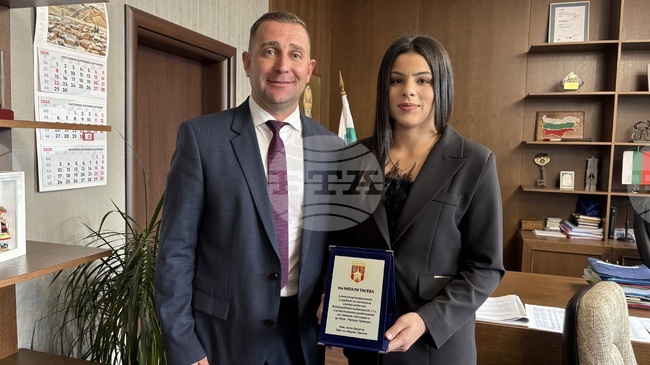 Младите надежди в спорта Пресиян Генов и Натали Тасева получиха парични чекове и плакети за високи постижения и титли