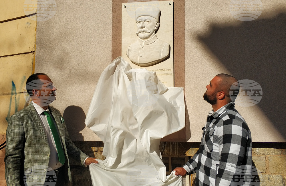 Млад каменоделец от Враца започна инициатива за поставяне на паметни знаци на видни врачани