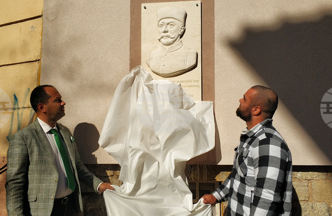 Млад каменоделец от Враца започна инициатива за поставяне на паметни знаци на видни врачани