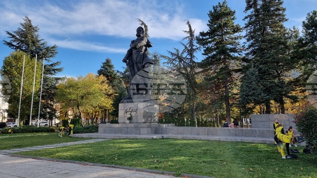 Враца - Спортен клуб "Ритмика" - паметник на Христо Ботев - инициатива