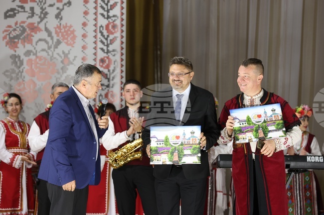 С концерт на Илия Луков и бесарабските таланти по инициатива на БТА българското село Василевка в Украйна отбеляза 195-ата си годишнина