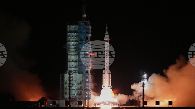 Китай изведе три сателита в орбита за изследване на космоса