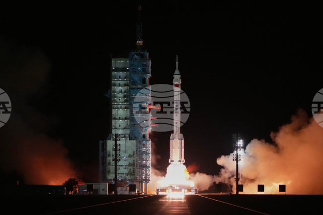 Китай изведе три сателита в орбита за изследване на космоса