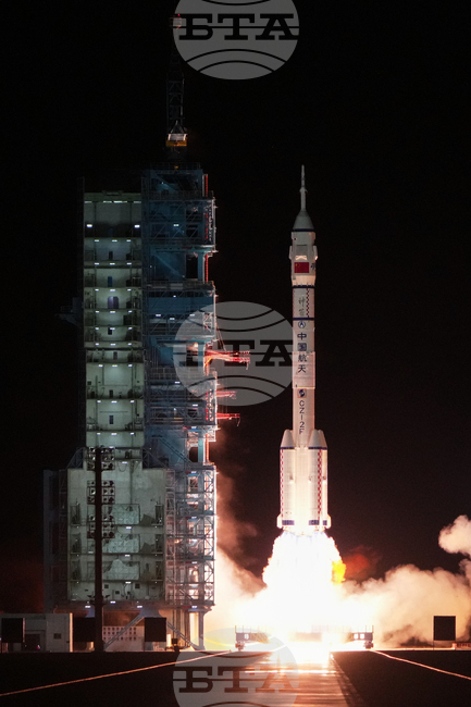 Китай изстреля космическия кораб „Шънчжоу-22“