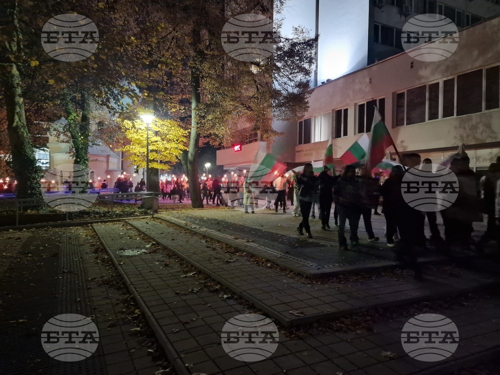 Перник - „Седмица на будителите“ - ученици - факелно шествие