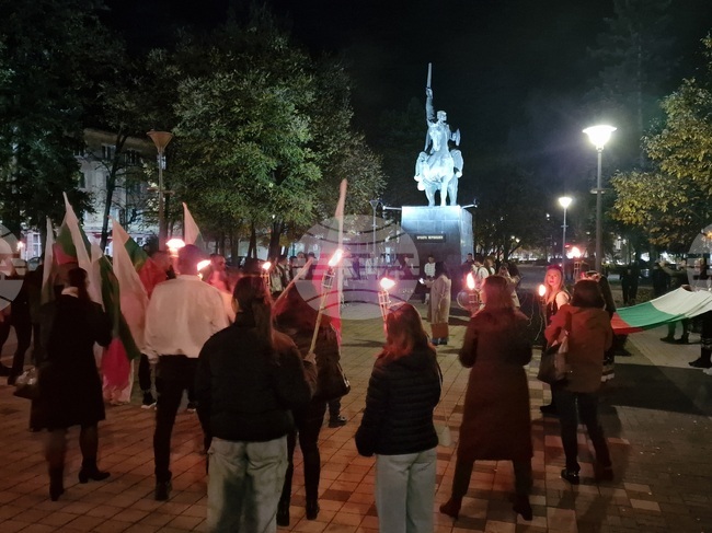 Перник - „Седмица на будителите“ - ученици - факелно шествие