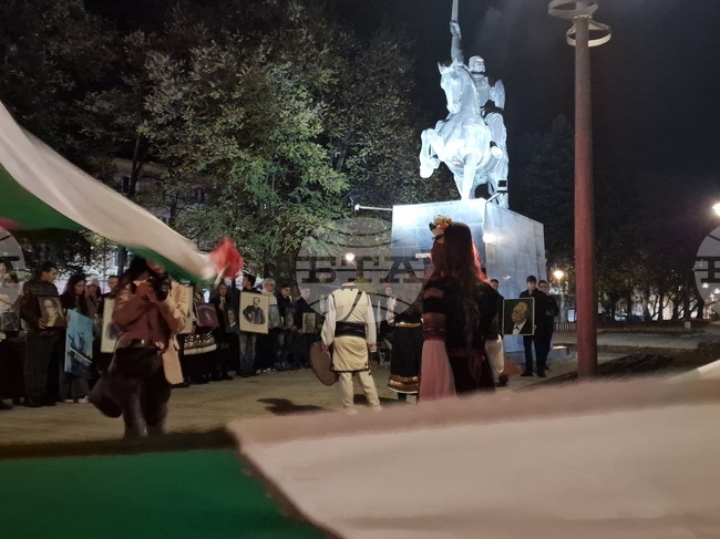 Перник - „Седмица на будителите“ - ученици - факелно шествие