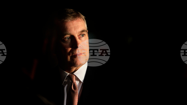 Американски конгресмени все по-настойчиво призовават британския принц Андрю да изясни връзките си с Джефри Ъпстийн 