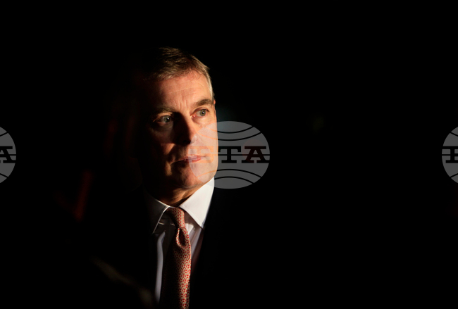 Американски конгресмени все по-настойчиво призовават британския принц Андрю да изясни връзките си с Джефри Ъпстийн