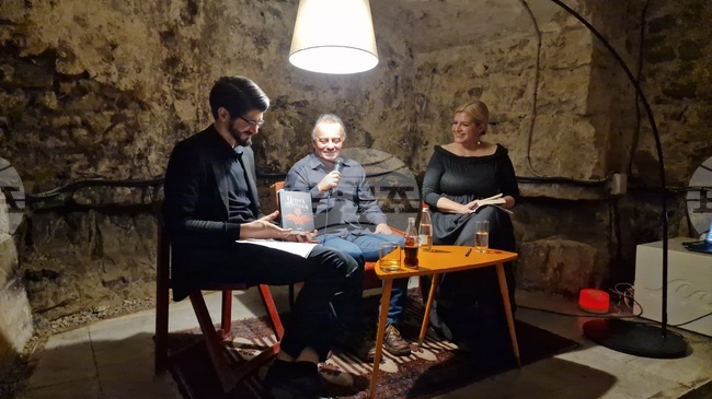 Писателят Галин Никифоров говори във Велико Търново за новия си роман „Бяла светлина“