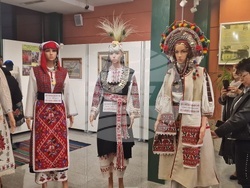 Разград - изложба - носии и шевици