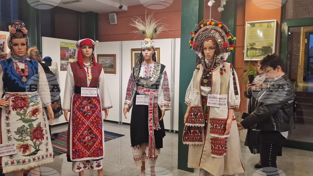 Разград - изложба - носии и шевици