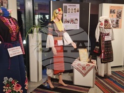 Разград - изложба - носии и шевици