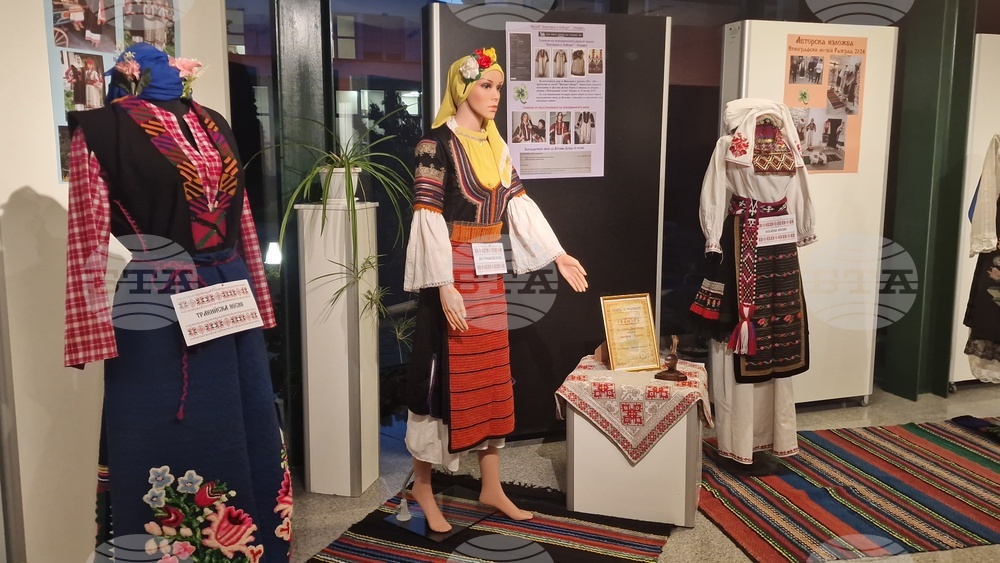 Разград - изложба - носии и шевици