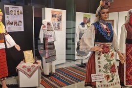 Разград - изложба - носии и шевици