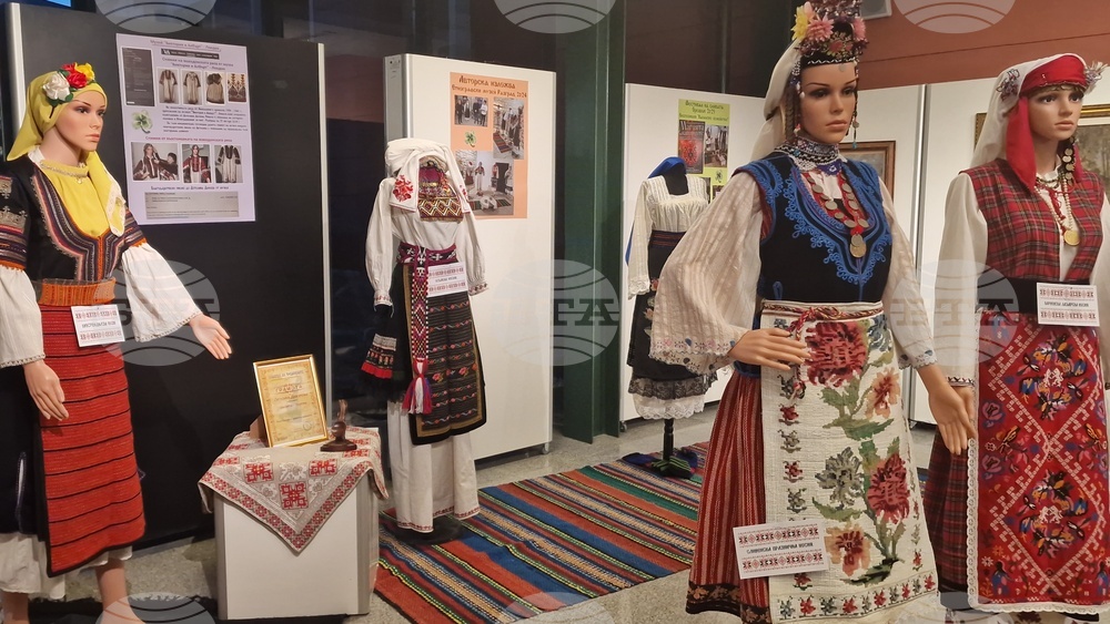 Разград - изложба - носии и шевици