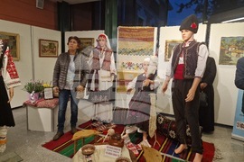 Разград - изложба - носии и шевици