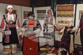 Разград - изложба - носии и шевици