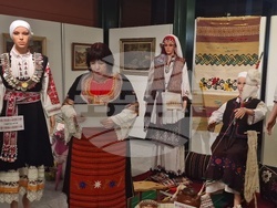 Разград - изложба - носии и шевици