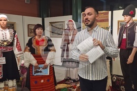 Разград - изложба - носии и шевици