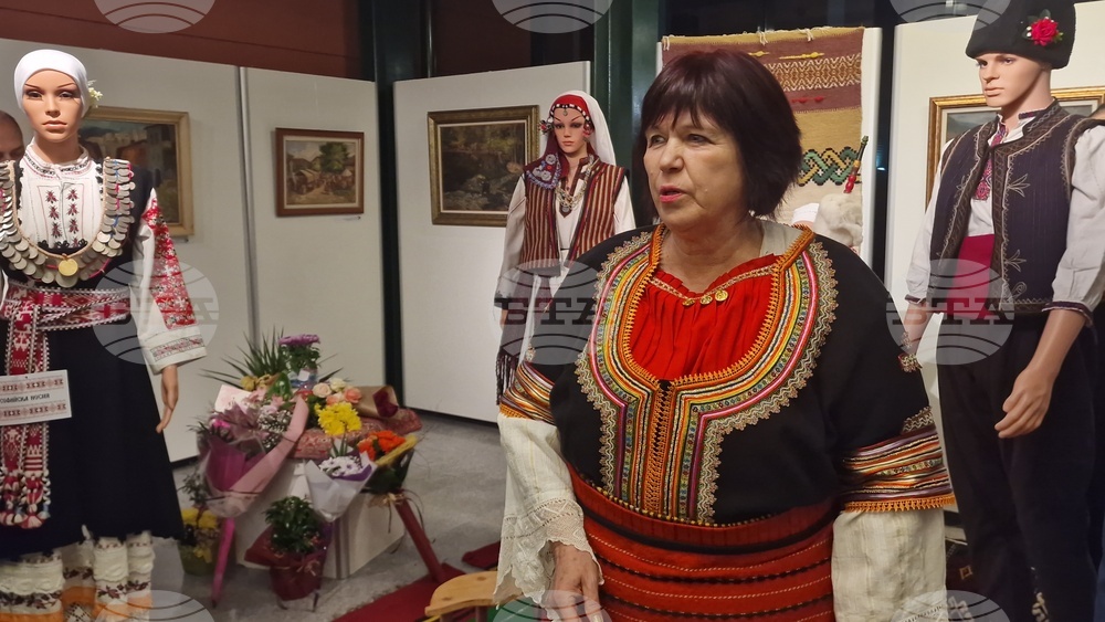 Разград - изложба - носии и шевици