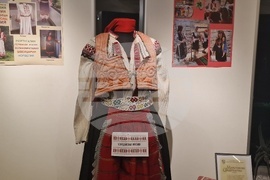 Разград - изложба - носии и шевици