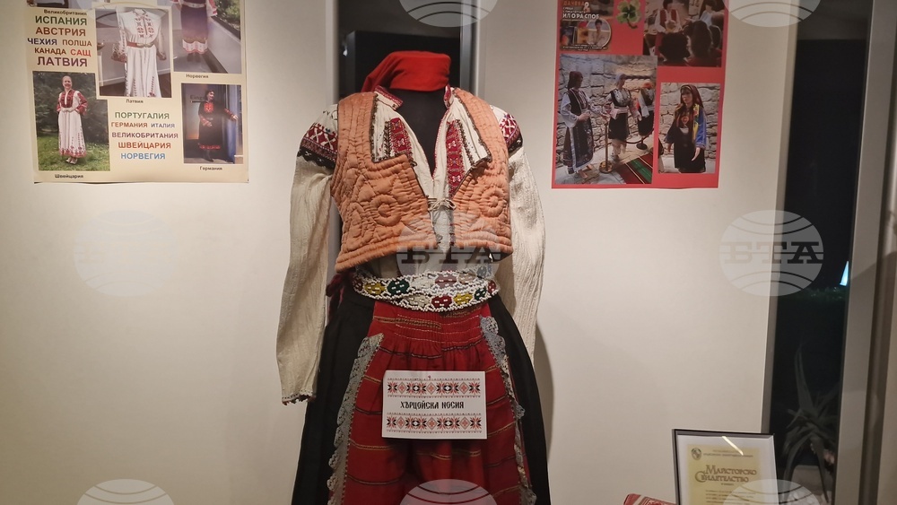 Разград - изложба - носии и шевици