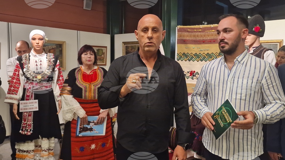 Разград - изложба - носии и шевици