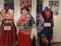 Разград - изложба - носии и шевици