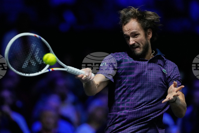 Даниил Медведев си осигури участие на полуфиналите на турнира по тенис в Бризбейн