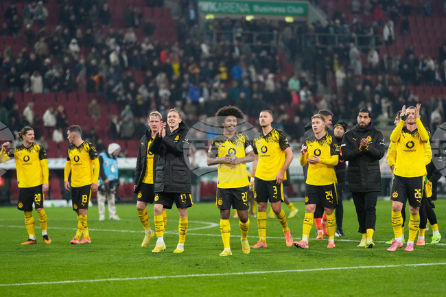 Борусия Дортмунд надви Аугсбург и си върна второто място в Бундеслигата